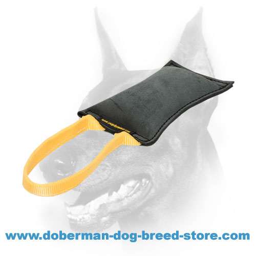 https://www.doberman-dog-breed-store.com/images/large/Doberman-breed-leather-tug-with-safe-filling-TE47_LRG.jpg